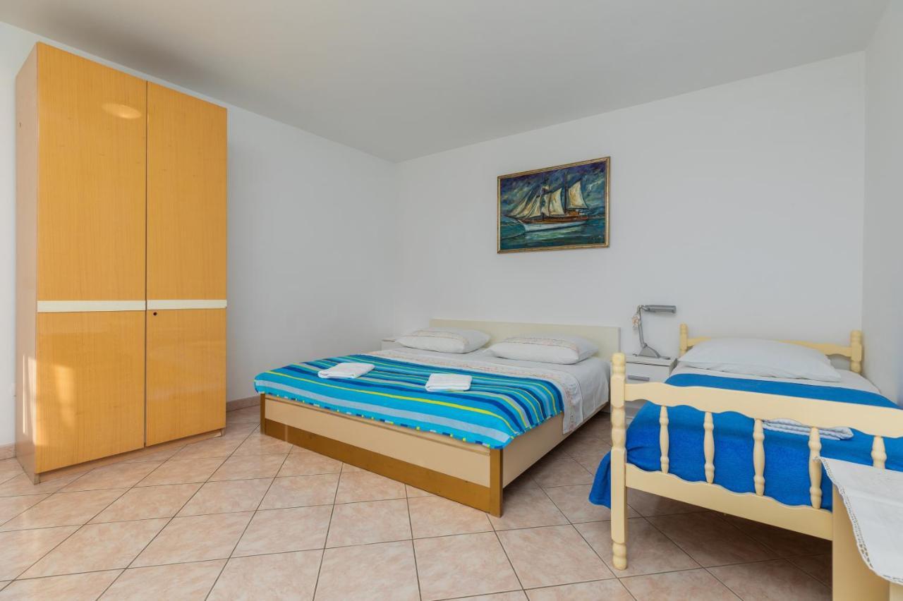 Apartments With A Parking Space Omis - 2745 Dış mekan fotoğraf