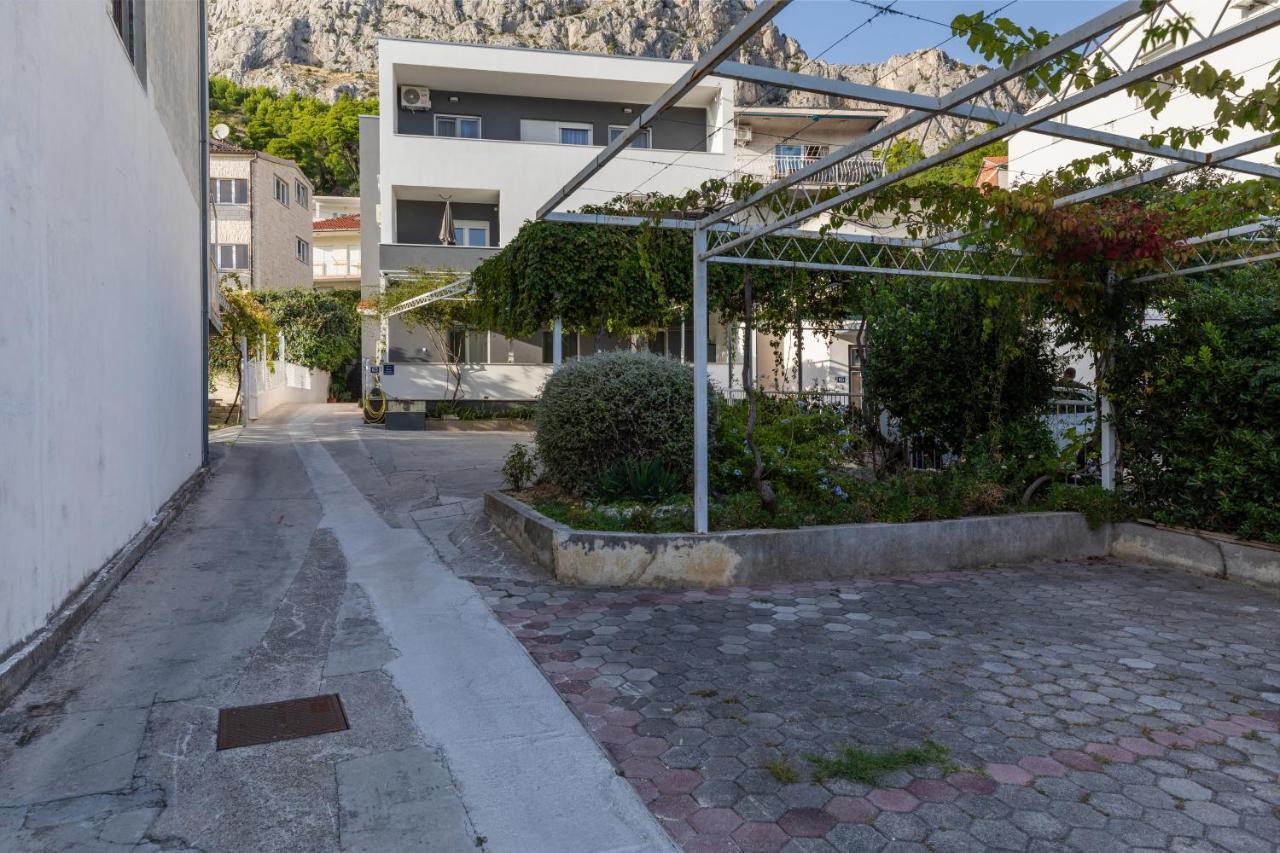 Apartments With A Parking Space Omis - 2745 Dış mekan fotoğraf